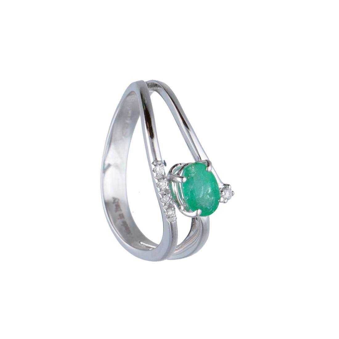 ANELLO IN ORO BIANCO CON DIAMANTI CT 0.05 E SMERALDO CT 0.55 - ALFIERI & ST. JOHN