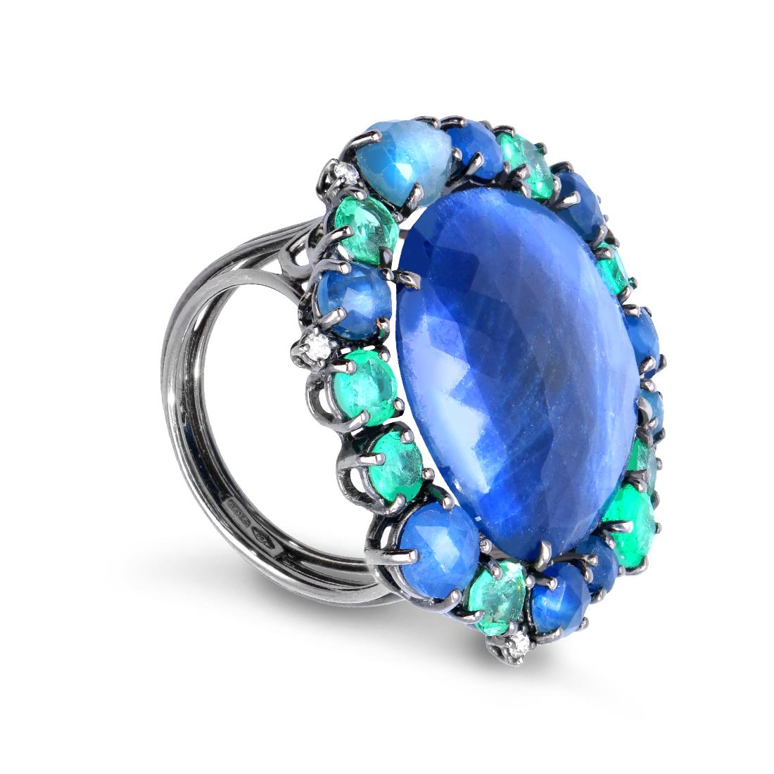 Anello in oro brunito con zaffiro blu, smeraldo ct.1.44 e diamanti ct. 0.09 - ALFIERI & ST. JOHN