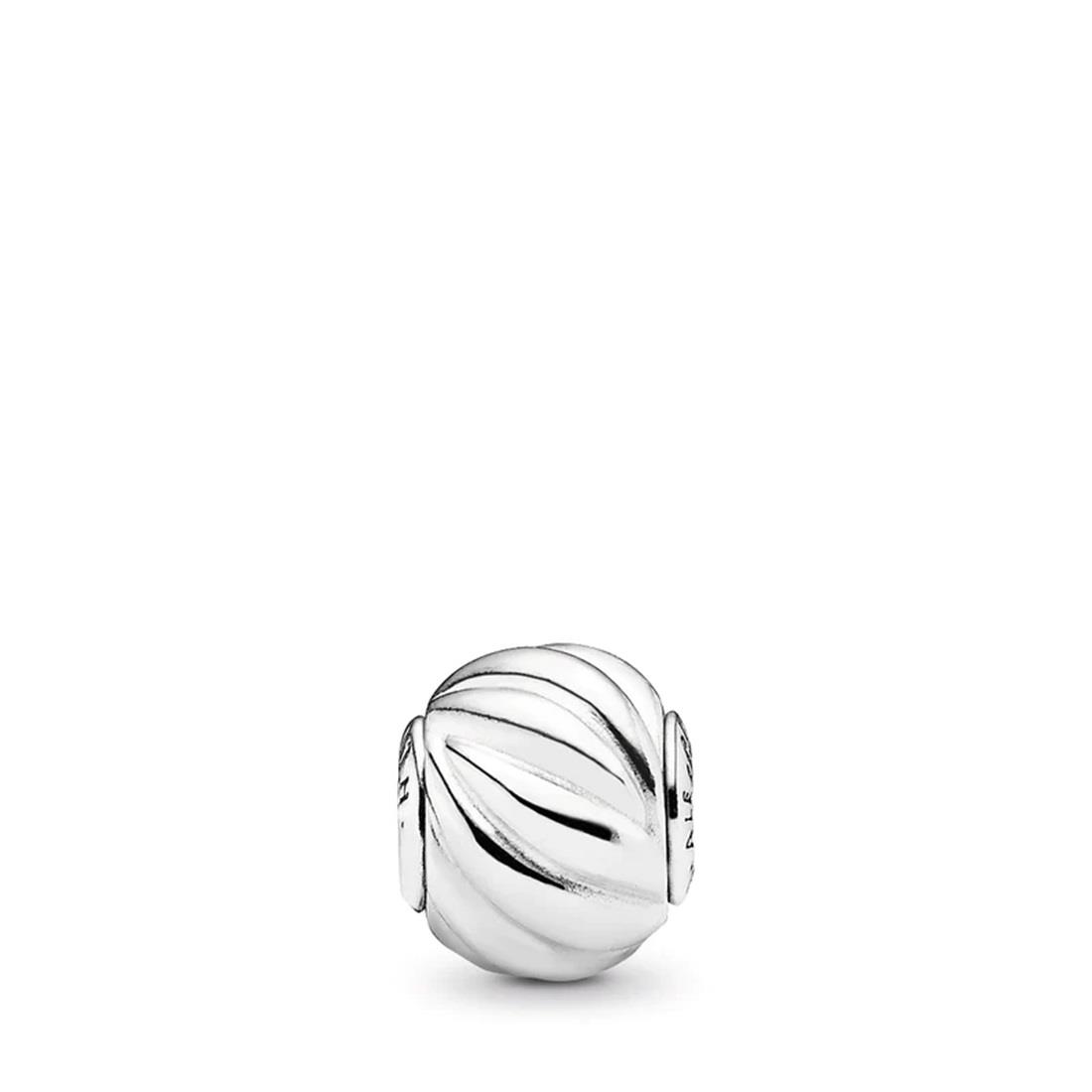 Charm Salute in argento con linee ondulate - PANDORA
