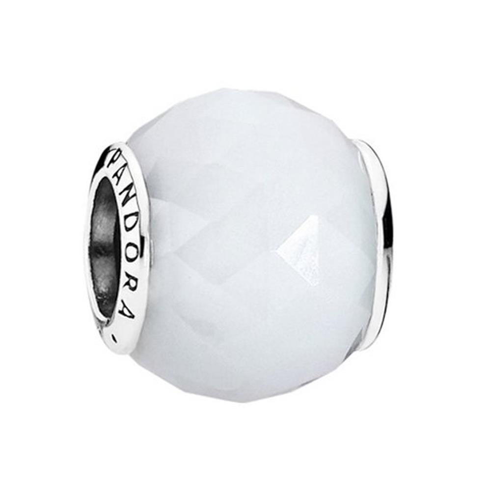 Charm sfera in argento con pietra sfaccettata bianca opalescente - PANDORA