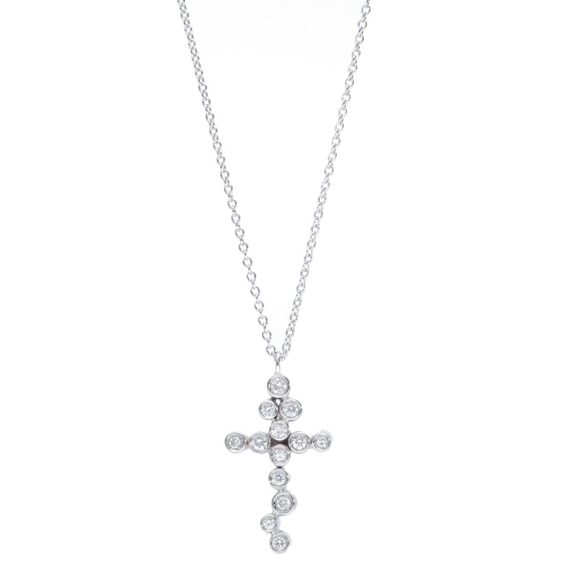 Collana con pendente croce in oro bianco e diamanti ct 0.29 - ALFIERI & ST. JOHN