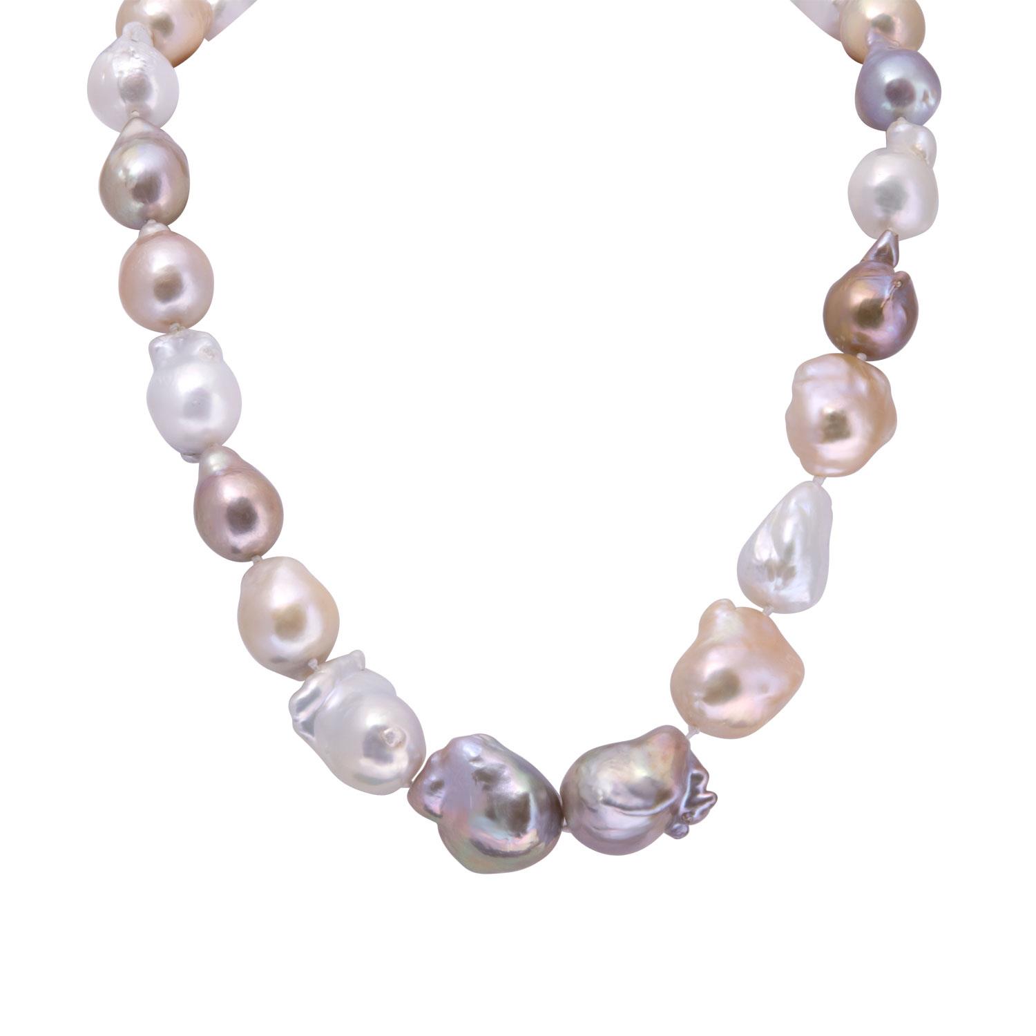 Pearl necklace - RIVIK
