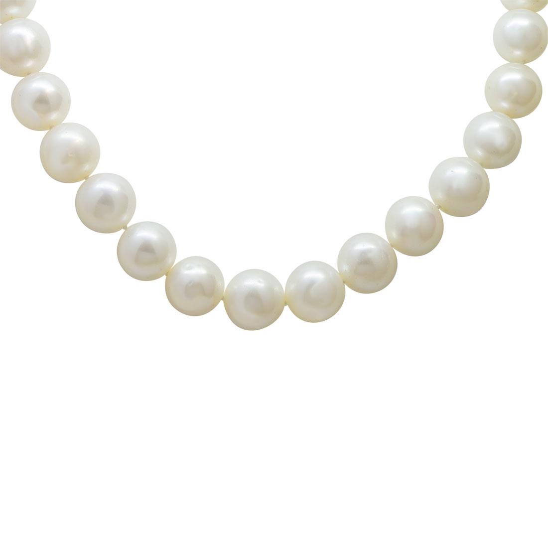 Pearl's necklace - RIVIK