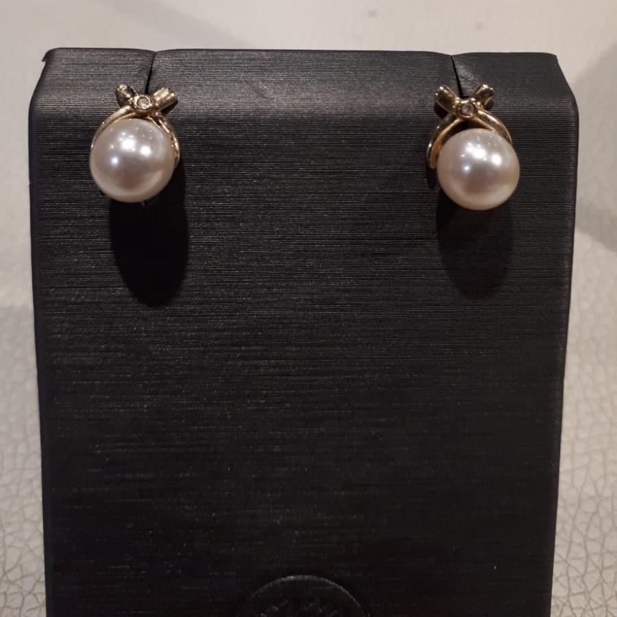 Orecchini in oro giallo 18kt con perla Akoya e diamanti - MAYUMI