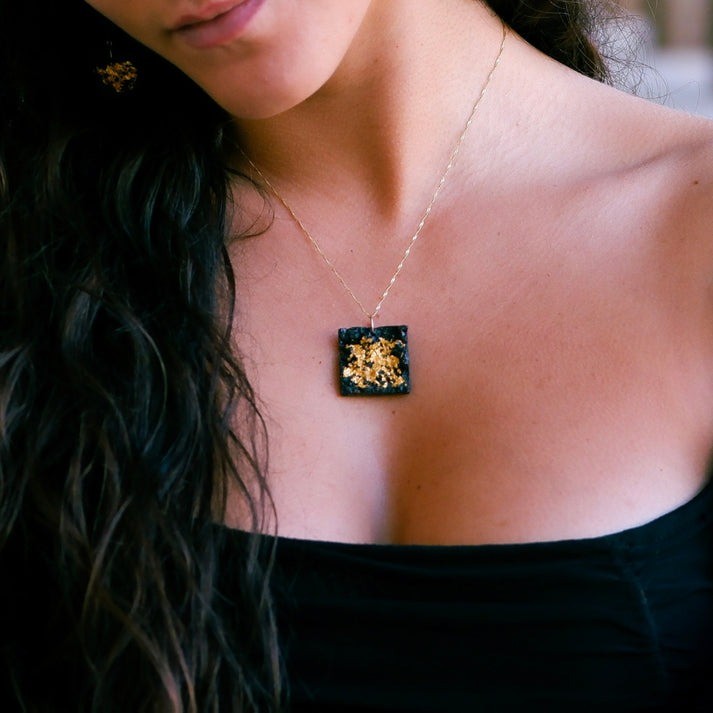 Pendente Pietra con pietra lavica e scaglie d'oro 24K - MAGMA LUXURY